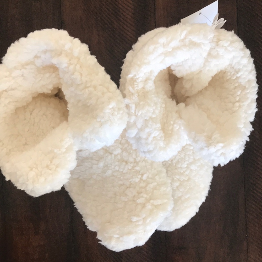 Women’s Slippers - Picture 1 of 5
